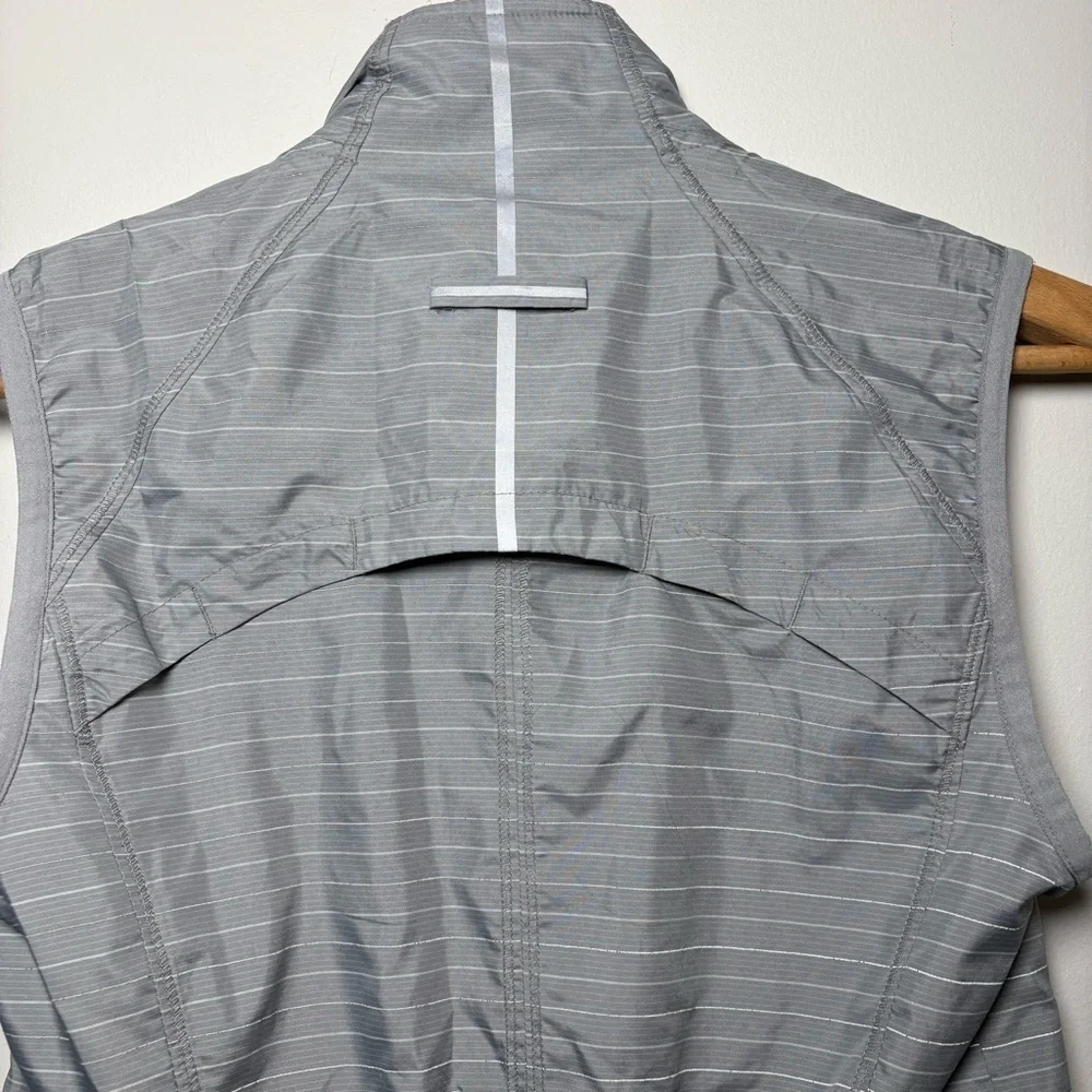 Athleta Jammin' Running Vest Reflective Lightweight Gray Silver Size XS
